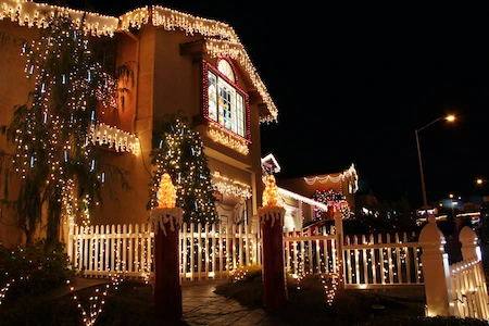 Residential Holiday Lighting